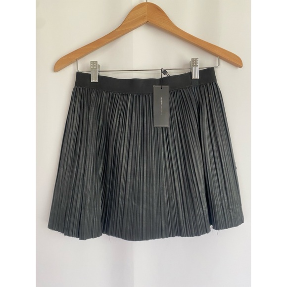 BCBG pleated faux elastic waist leather skirt - Picture 2 of 6